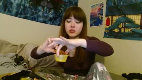 PilloGoddess online show from February 3, 2025, 6:34 am