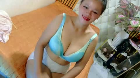 Snapshot of pinay_flor chatting on June 15, 2026, 11:29 pm IM FLOR online show from June 15, 2026, 11:29 pm
