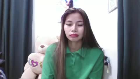 pinaypetite971689 online show from February 7, 2025, 2:04 pm