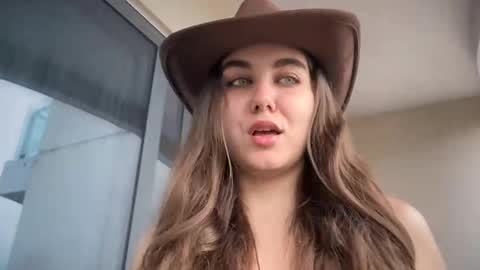 Susie online show from December 16, 2025, 2:16 am