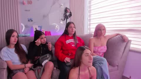 pink_as online show from February 9, 2026, 1:26 pm