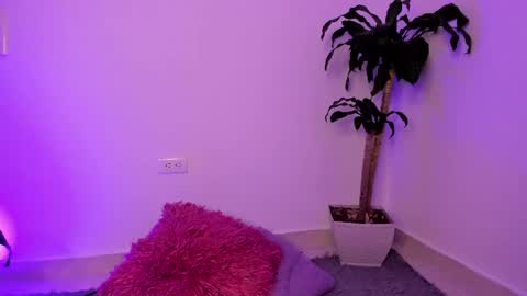 Snapshot of pink_quarz chatting on May 1, 2026, 11:59 am KELLY online show from May 1, 2026, 11:59 am