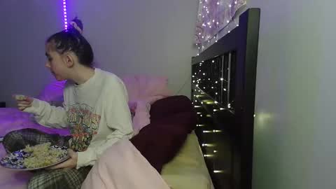 pink_tv online show from December 22, 2025, 1:57 am