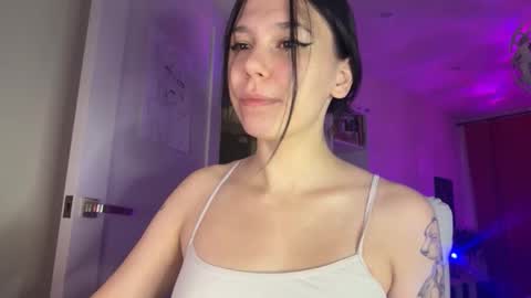 pinkdollylovv online show from September 24, 2025, 9:40 pm