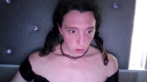 Snapshot of pinkleslie chatting on February 7, 2026, 10:19 am Leslie online show from February 7, 2026, 10:19 am