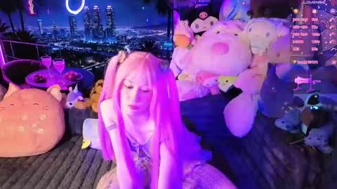 Gwenie online show from September 29, 2025, 8:13 pm