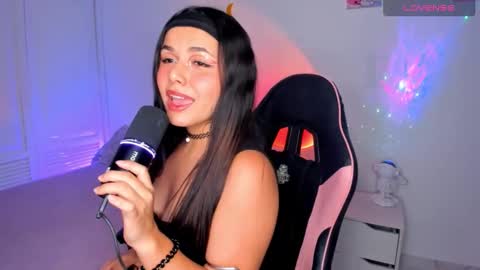 Sarah .. online show from November 25, 2025, 9:15 pm