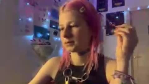 Sara online show from September 18, 2025, 5:37 pm