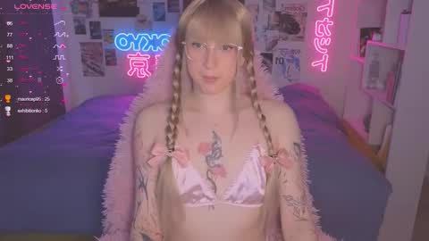 pinkvenom_ online show from September 29, 2025, 11:37 am