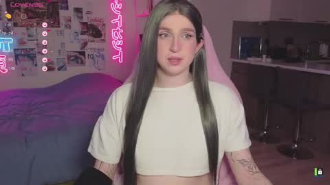 pinkvenom_ online show from April 17, 2026, 3:48 pm