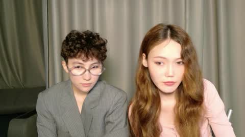 Snapshot of pinkylovers chatting on May 23, 2026, 12:38 am Li long hair and Ru short hair online show from May 23, 2026, 12:38 am