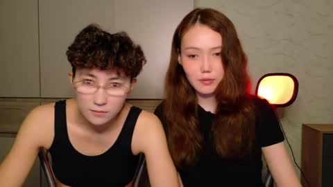 Snapshot of pinkylovers chatting on May 27, 2026, 6:38 pm Li long hair and Ru short hair online show from May 27, 2026, 6:38 pm