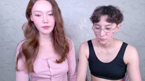 Snapshot of pinkylovers chatting on July 19, 2026, 1:48 pm Li long hair and Ru short hair online show from July 19, 2026, 1:48 pm