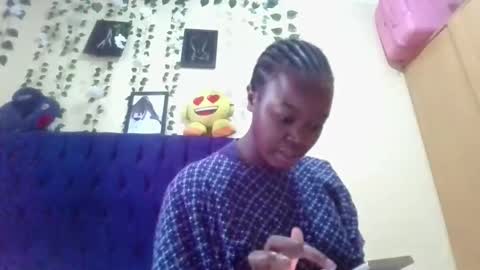 Pinky online show from November 1, 2025, 9:33 am