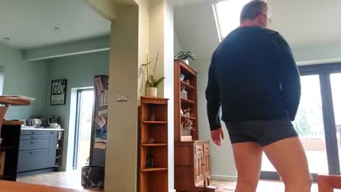 piphwyl online show from February 20, 2025, 2:57 pm