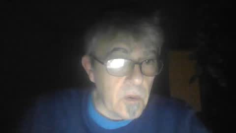 Snapshot of pipi2704 chatting on December 19, 2024, 12:34 am pipi2704 online show from December 19, 2024, 12:34 am