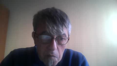 Snapshot of pipi2704 chatting on December 22, 2024, 8:05 am pipi2704 online show from December 22, 2024, 8:05 am