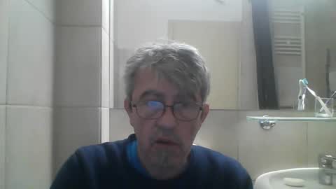 Snapshot of pipi2704 chatting on December 29, 2024, 8:00 am pipi2704 online show from December 29, 2024, 8:00 am