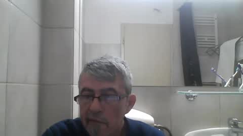 Snapshot of pipi2704 chatting on January 1, 2025, 4:50 pm pipi2704 online show from January 1, 2025, 4:50 pm