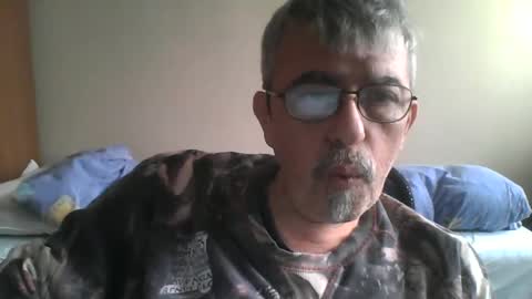 Snapshot of pipi2704 chatting on January 19, 2025, 11:23 am pipi2704 online show from January 19, 2025, 11:23 am