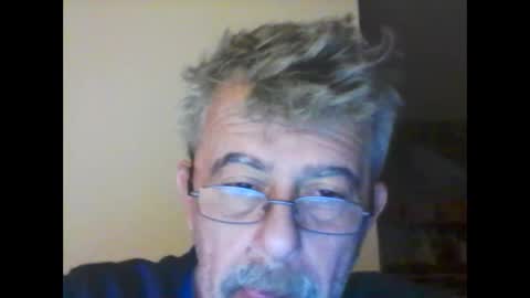 Snapshot of pipi2704 chatting on February 8, 2025, 5:29 am pipi2704 online show from February 8, 2025, 5:29 am