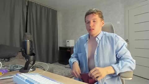 Pierre online show from September 21, 2025, 2:24 am