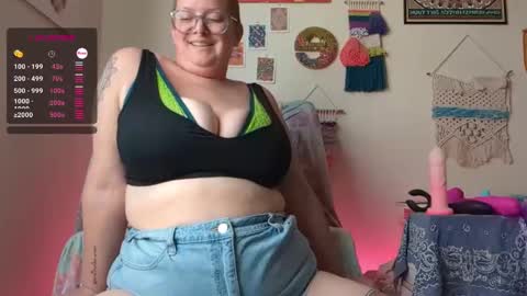 Em online show from February 19, 2025, 9:36 pm