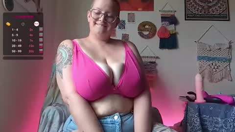 Em online show from March 7, 2025, 9:48 pm