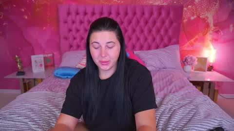 pixiehott online show from September 30, 2025, 12:15 am