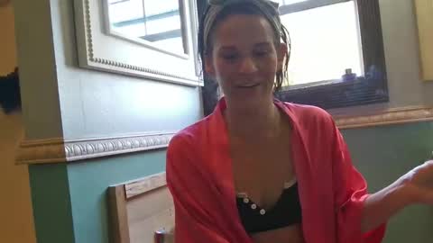 Snapshot of pixieluxxx chatting on April 15, 2026, 12:23 pm PixieLuxXx online show from April 15, 2026, 12:23 pm