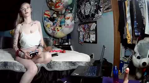 Snapshot of pixieprincess03 chatting on November 9, 2025, 8:01 am Princess online show from November 9, 2025, 8:01 am