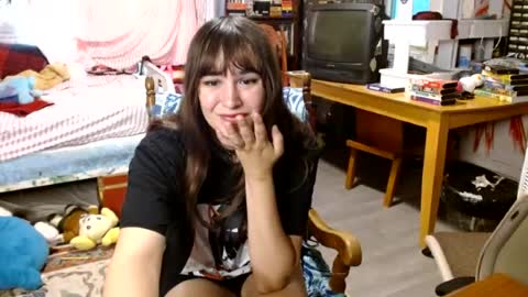 Snapshot of pixinun chatting on June 29, 2026, 10:43 pm Izzy online show from June 29, 2026, 10:43 pm