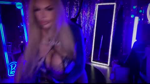Snapshot of plasticfuckdoll chatting on January 19, 2025, 4:22 am Dumb bimbo fuck doll online show from January 19, 2025, 4:22 am