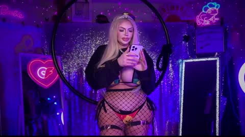 Snapshot of plasticfuckdoll chatting on February 16, 2025, 3:15 am Dumb bimbo fuck doll online show from February 16, 2025, 3:15 am