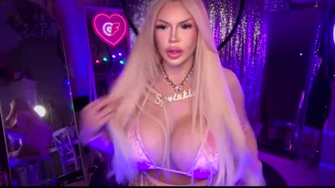 Snapshot of plasticfuckdoll chatting on February 21, 2025, 1:11 am Dumb bimbo fuck doll online show from February 21, 2025, 1:11 am