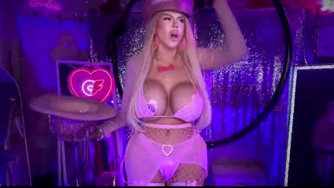 Snapshot of plasticfuckdoll chatting on February 23, 2025, 2:40 am Dumb bimbo fuck doll online show from February 23, 2025, 2:40 am