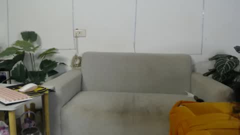 plasticgirll online show from January 5, 2026, 5:27 pm