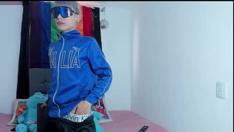 playboy_bunnyy online show from October 16, 2025, 7:04 pm