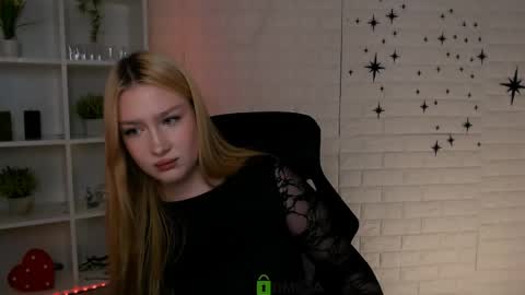 Sophie online show from May 27, 2026, 7:33 pm