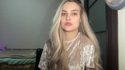 Snapshot of playfuldoll18 chatting on October 3, 2025, 8:28 pm Mia online show from October 3, 2025, 8:28 pm