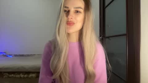 Snapshot of playfuldoll18 chatting on October 14, 2025, 8:53 pm Mia online show from October 14, 2025, 8:53 pm