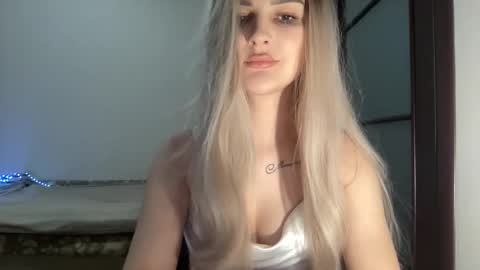 Snapshot of playfuldoll18 chatting on October 15, 2025, 8:42 pm Mia online show from October 15, 2025, 8:42 pm