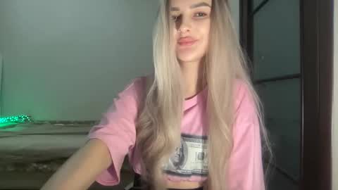 Snapshot of playfuldoll18 chatting on October 17, 2025, 8:33 pm Mia online show from October 17, 2025, 8:33 pm