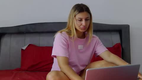 Snapshot of playfulnicole chatting on May 15, 2026, 5:36 am PlayfulNicole online show from May 15, 2026, 5:36 am