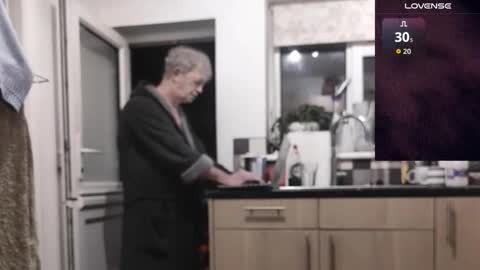 Play Me online show from December 15, 2025, 1:10 am