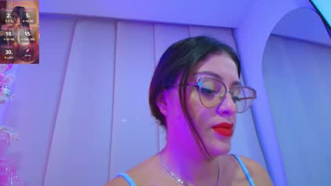 JUAN AND JULI online show from November 30, 2025, 1:31 am