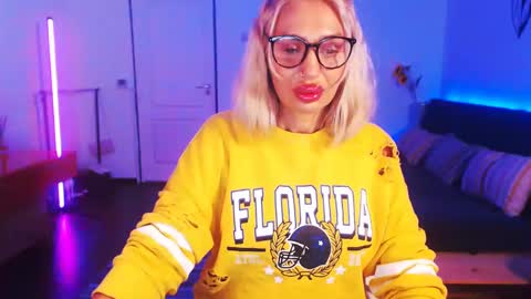 Victoria online show from December 15, 2024, 7:53 pm