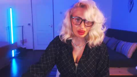 Victoria online show from December 20, 2024, 11:26 pm