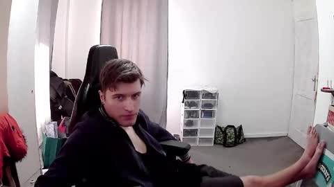 plkrisztian online show from April 8, 2026, 1:55 pm