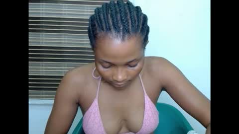 plumnjuicyx online show from December 3, 2025, 7:01 pm